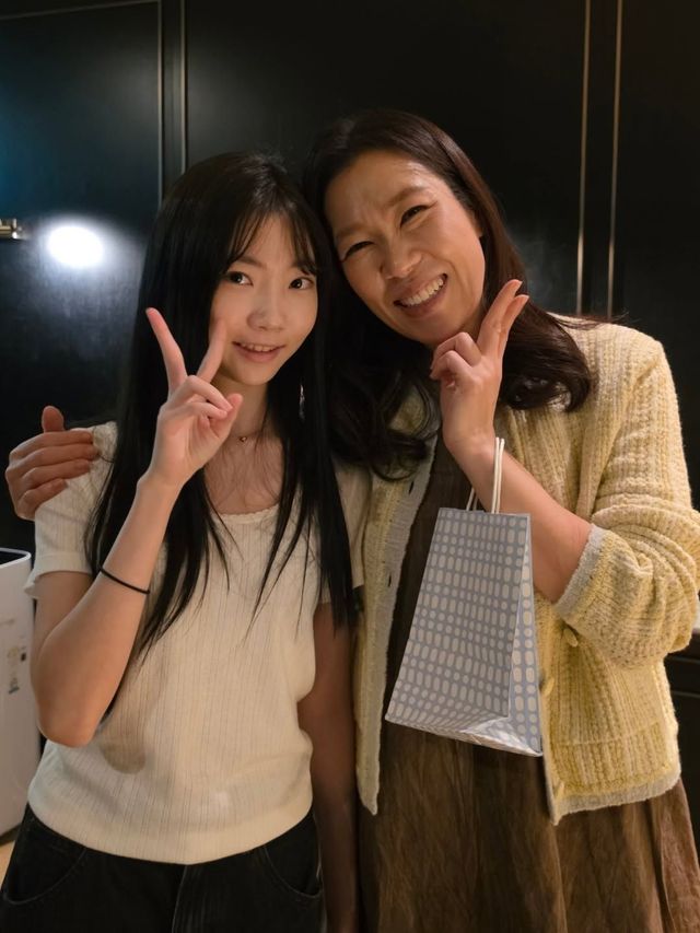 염혜란 영화 〈내 이름은〉 시사회 참석한 김태연 