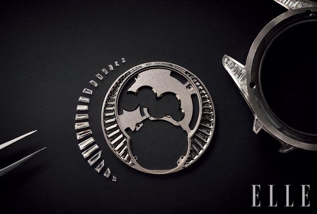 ‘J12 다이아몬드 뚜르비옹 칼리버 5’ 워치에 다이아몬드를 세팅하는 과정.