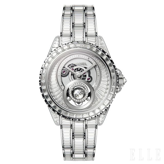 투르비옹 케이지에 익스클루시브 컷 다이아몬드를 더한 ‘J12 다이아몬드 뚜르비옹 칼리버 5’ 워치. 