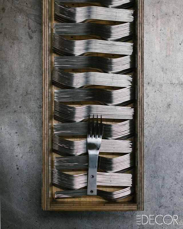 포크들이 모여 반복되는 패턴에서도 데이비드 멜러의 디자인 미학이 느껴진다.