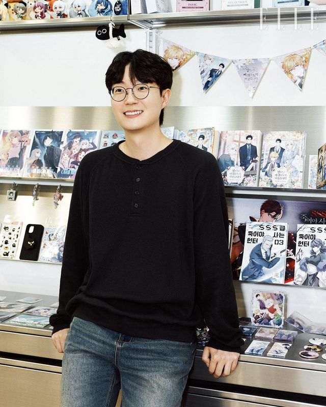김태완 PD / 카카오엔터테인먼트 웹툰제작팀 PD. 지금까지 〈내일의 으뜸: 선재 업고 튀어〉 〈빈껍데기 공작부인〉 〈암흑명가 천재 망나니가 되었다〉 〈힘을 숨기고 즐기는 평화로운 하녀 생활〉 등을 제작했다.