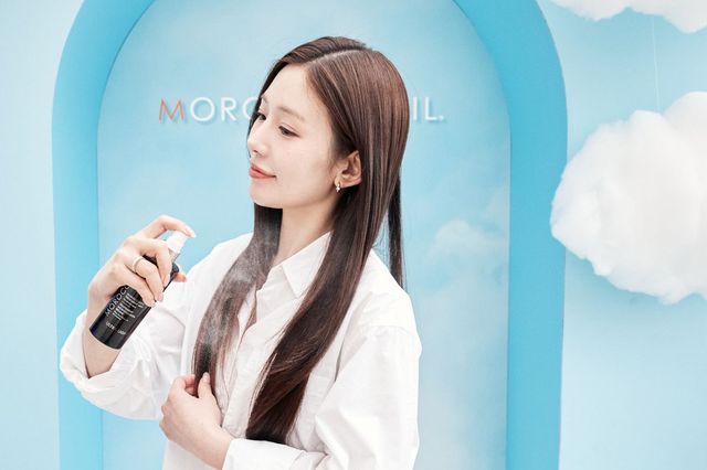 윤기를 더하고 산뜻한 스타일링까지 완성하는 드라이 오일 미스트. 