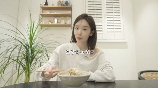 강민경 
