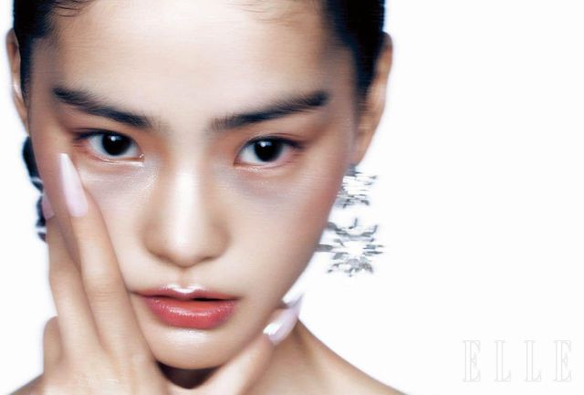 크리스털 이어링은 Self-Portrait.