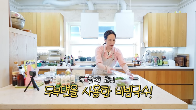 두부면으로 비빔국수 만든 강주은 