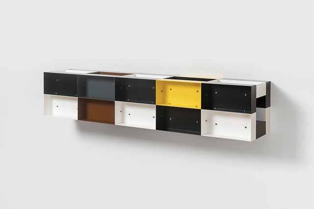  Donald Judd, 〈Untitled〉, 1985, 채색 알루미늄, 30x150x30cm. photo: 안천호. copy; Thaddaeus Ropac gallery, London · Paris · Salzburg · Seoul Donald Judd Art copy; Judd Foundation/Artists Rights Society (ARS), New York