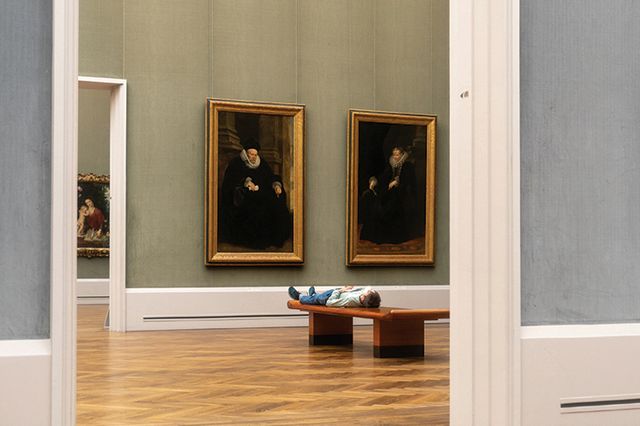  Stefan Draschan, from 〈People Sleeping in Museums〉, at Gemaeldegalerie, Berlin .