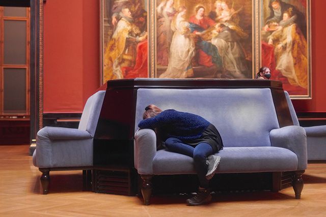  Stefan Draschan, from 〈People Sleeping in Museums〉, at KHM, Vienna.