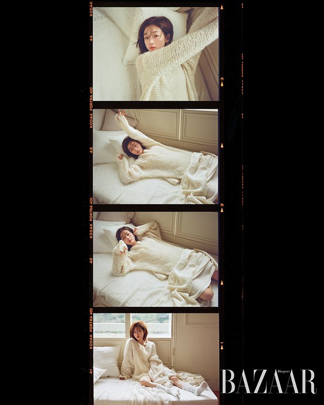 니트는 The Row. 쇼츠, 양말은 스타일리스트 소장품. 