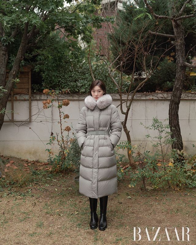  후드 퍼 벨티드 롱 구스 패딩은 99만8천원 Onamp;On.