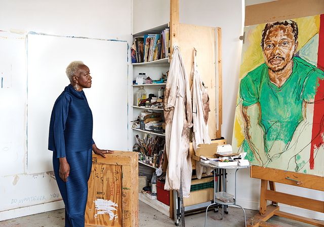 클로데트 존슨이 입은 의상은 모두 Pleats Please Issey Miyake. 귀고리는 존슨 개인 소장품.