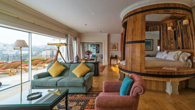 호텔 내부 전경 