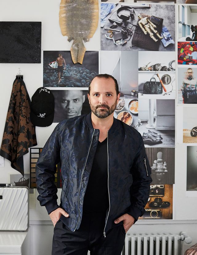 투미 크리에이티브 디렉터 빅터 산즈