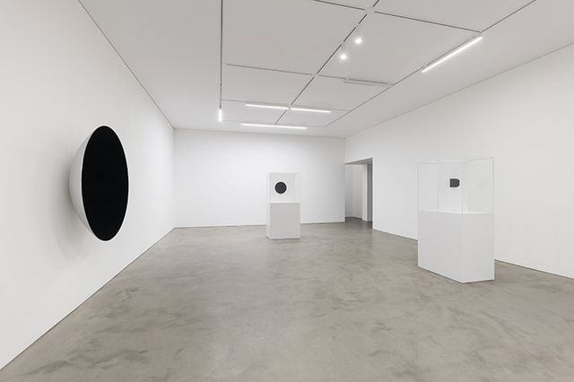 국제갤러리 1관(K1) 아니쉬 카푸어 개인전 laquo;Anish Kapoorraquo; 설치 전경. ⓒ 국제갤러리