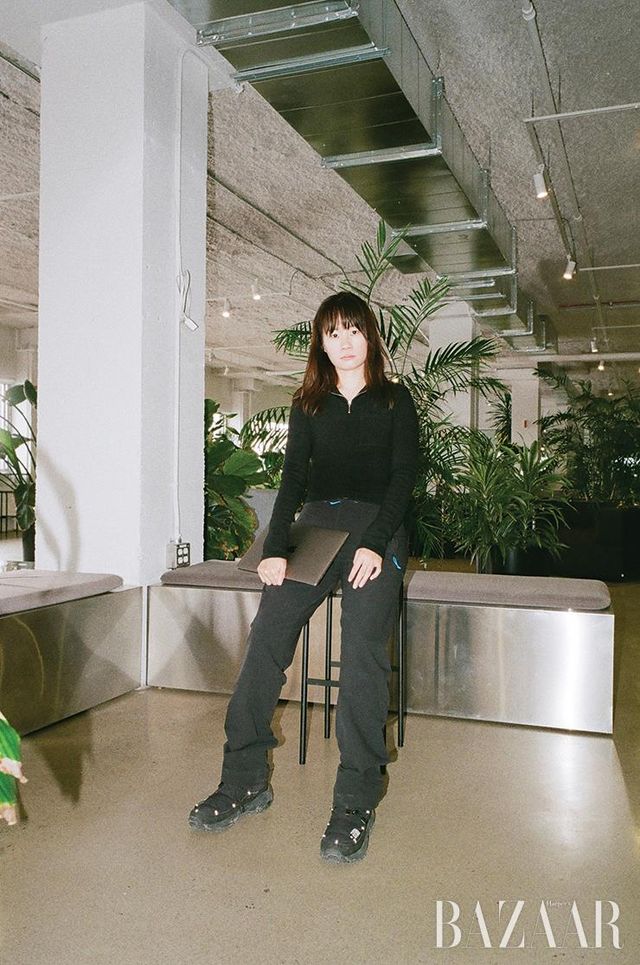  스스로를 테크회사라 부르는 에센스에서 새로운 가능성을 엿본 남현지는 서울에서의 패션 에디터 생활을 그만두고 몬트리올로 이주했다. 