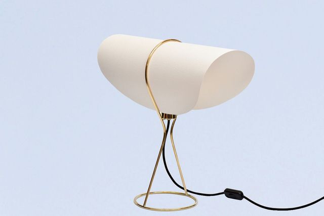 카를 아우뵈크의 테이블 램프 ‘Nun’.