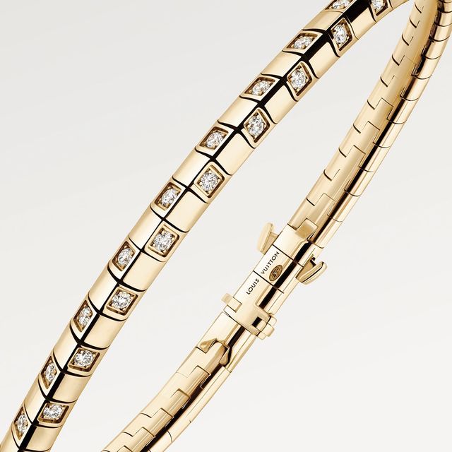  다미에 패턴이 적용된 브레이슬릿.