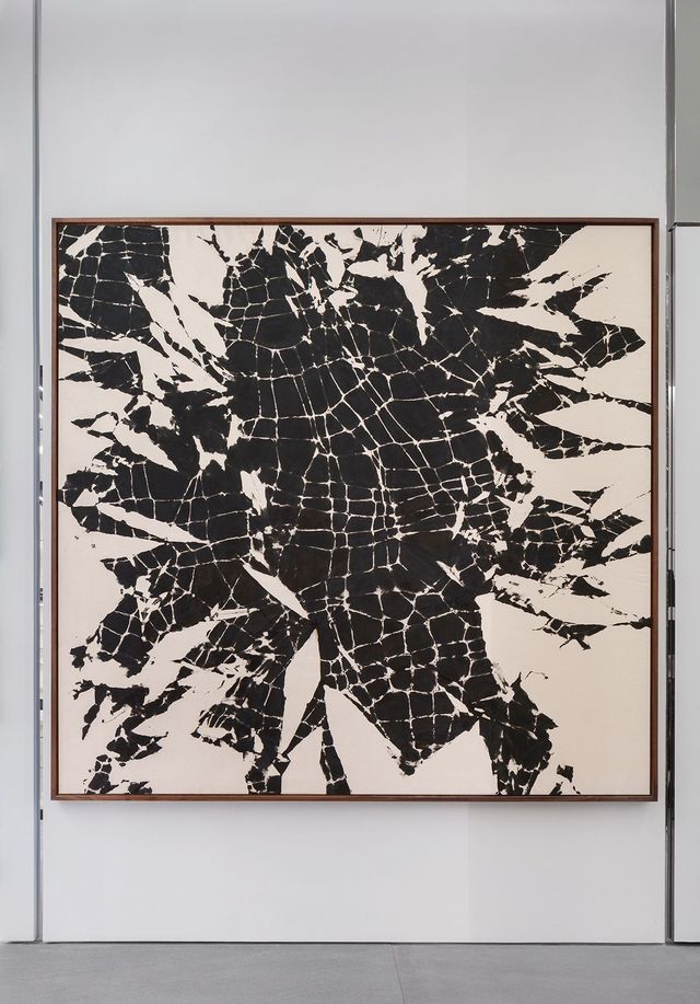 Maia Ruth Lee, 〈Bondage Baggage Reader II〉, 2022. 마이애미 디자인 디스트릭트.