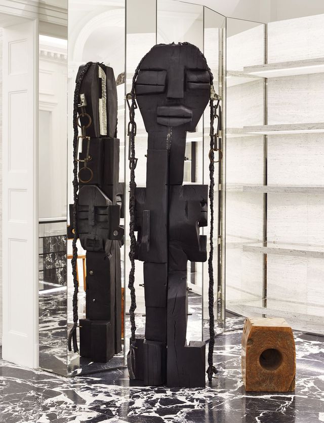 Leilah Babirye, 〈Najunga from The Kuchu Ngaali (Crested Crane) Clan〉, 2020. 런던 뉴 본드 스트리트.