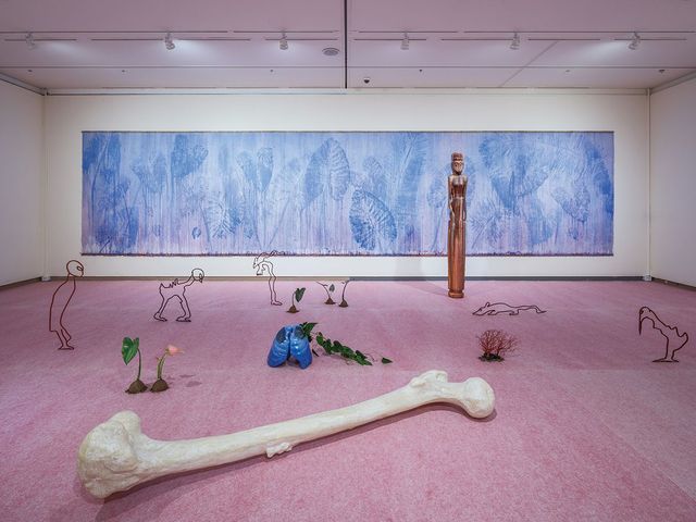 이마즈 케이, 〈사테네의 문〉, 2024, 철, 유화, 아크릴 물감, 필라멘트 인쇄, 캔버스, 칼슘, 폴리우레탄 페인트, 가변크기, 2024 제7회 창원조각비엔날레 커미션.