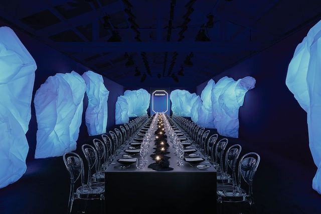 빙하를 형상화한 오브제들이 게스트를 맞이한 프라이빗 갈리 디너 공간.
