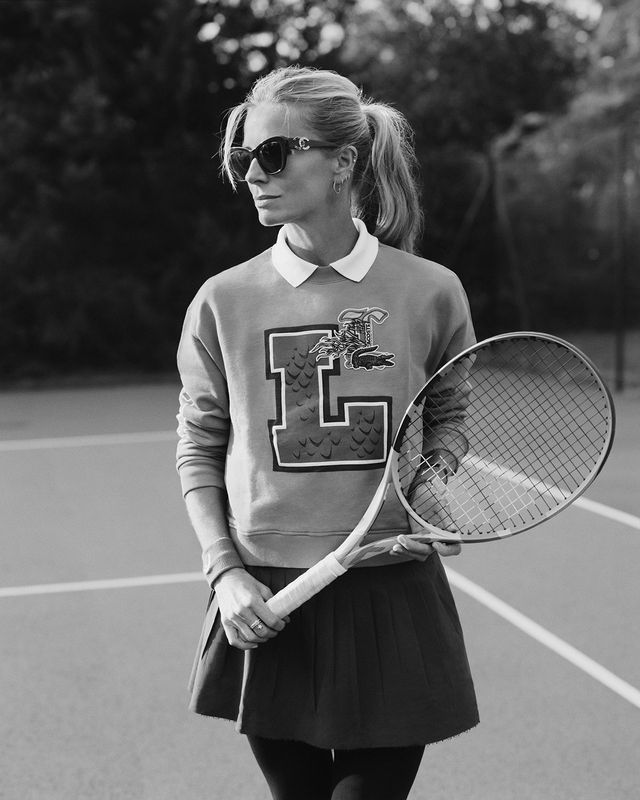 테니스 코트에 있는 베일리.