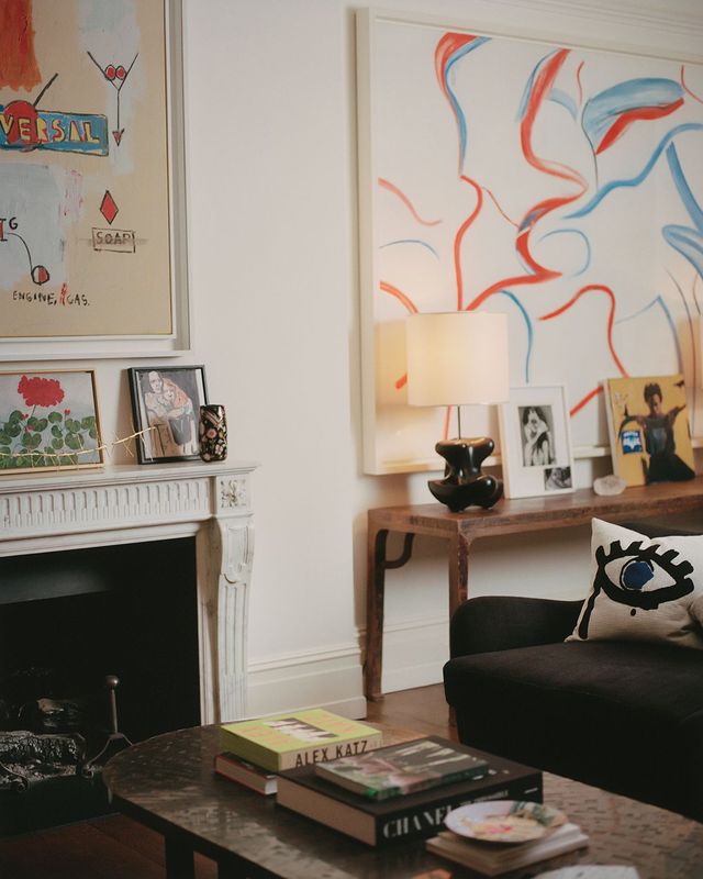 베일리의 자택 거실.