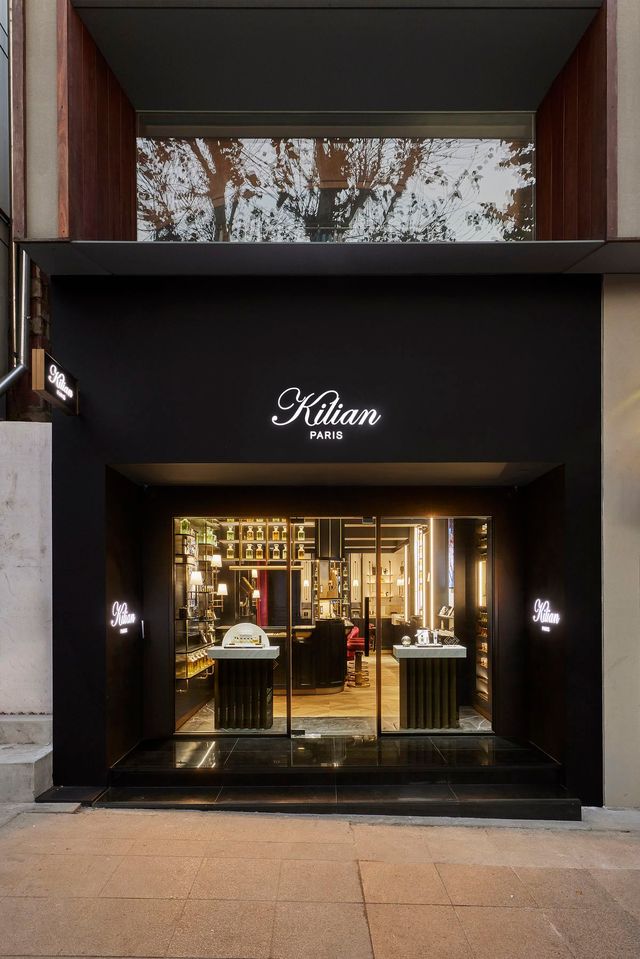 킬리안 파리 서울 부티크의 외관.