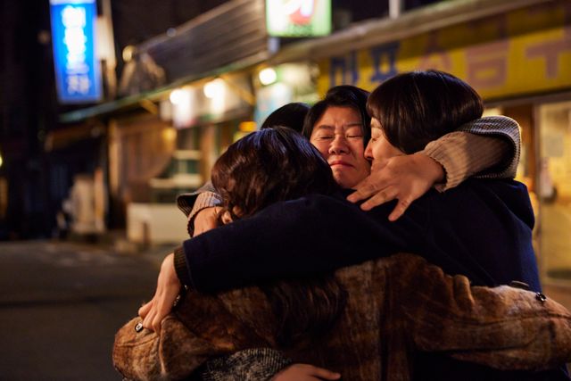 넷플릭스 시리즈 〈정신병동에도 아침이 와요〉 스틸