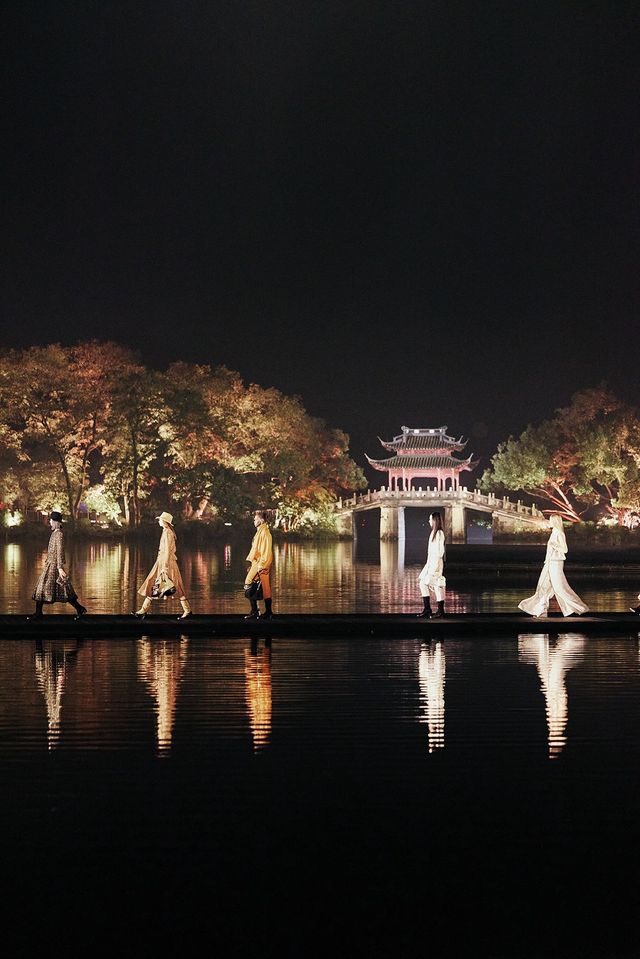 항저우 서호에서 펼쳐진 쇼. 