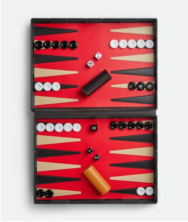 BOTTEGA VENETA 가죽 백개먼 8백만원대. 