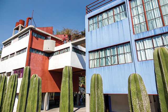 프리다 칼로가 디에고 리베라와 함께 살았던 스튜디오 하우스의 전경.