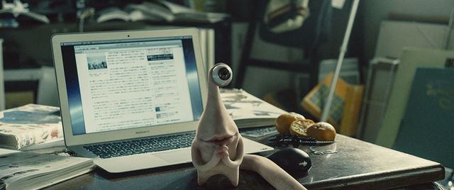 오른쪽이 / 영화 〈기생수 파트1〉 스틸