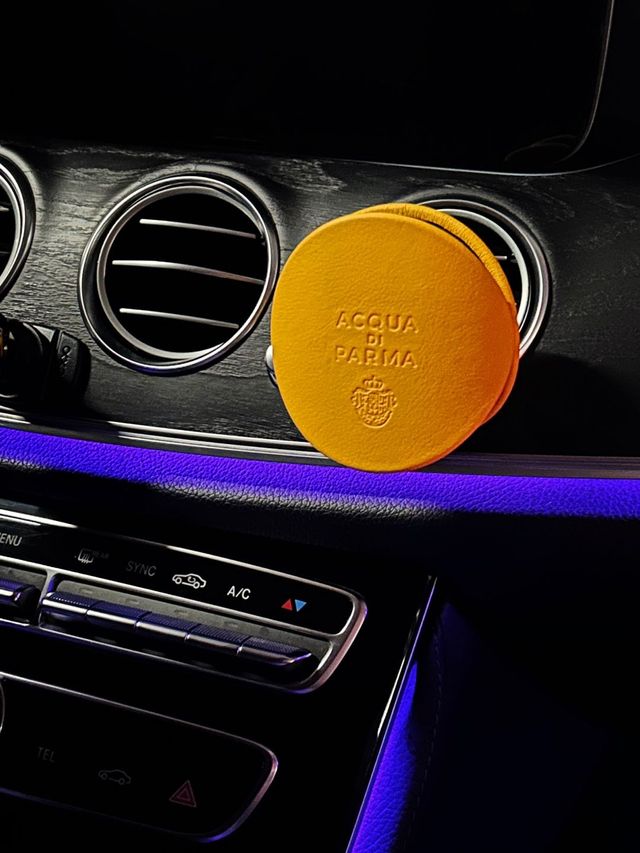 아쿠아 디 파르마 차랑용 방향제 레더 케이스 및 리필 캡슐,(레더 케이스 24만 5천원, 리필 7만 5천원).