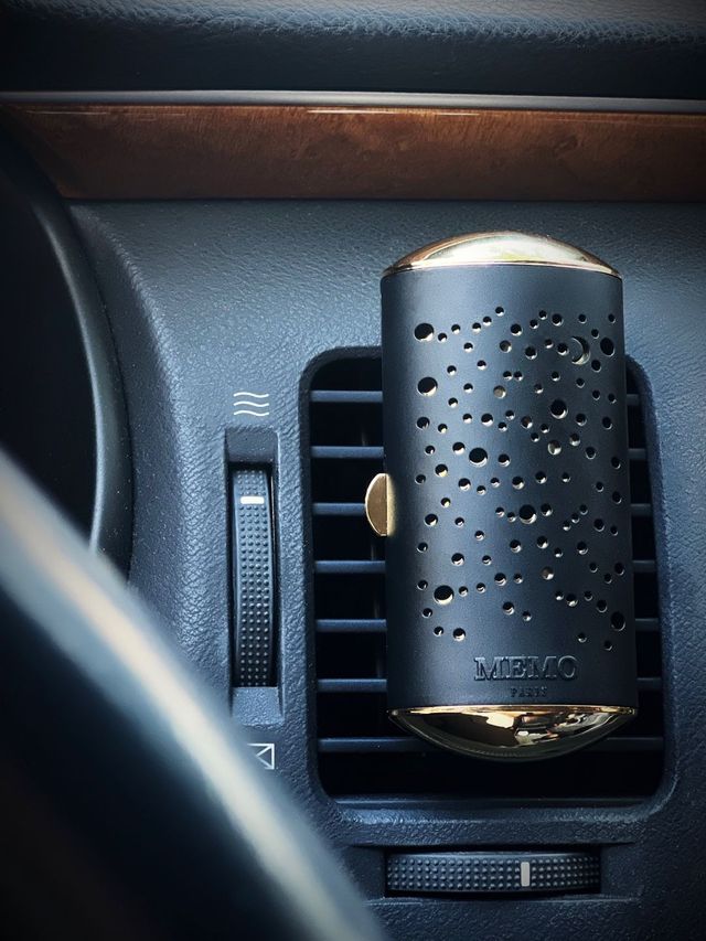 메모 파리 카 디퓨져 케이스 및 리필, 12만원. (리필 4만 5천원)