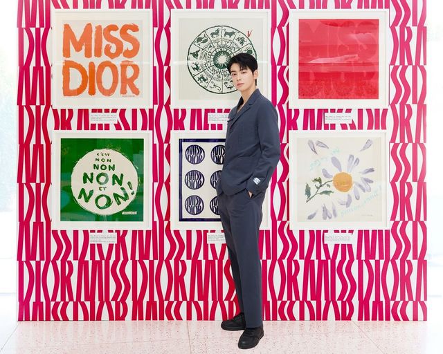 미스 디올 갤러리 월에서 차은우. 