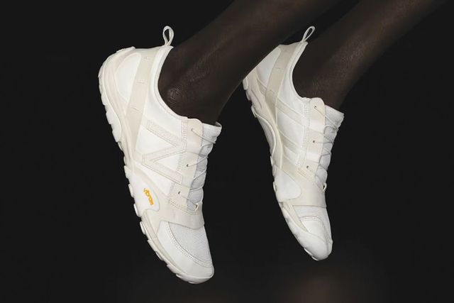 가벼움이 돋보이는 ‘MT 10’ 스니커즈.