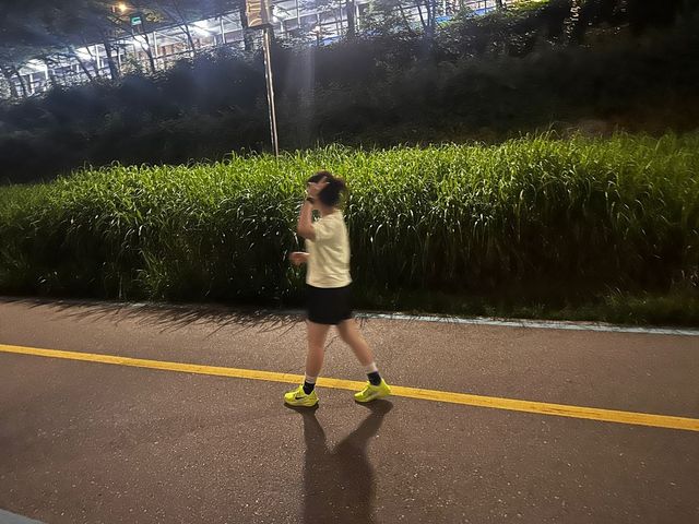 러닝 후 쓸쓸한 뒷모습. 