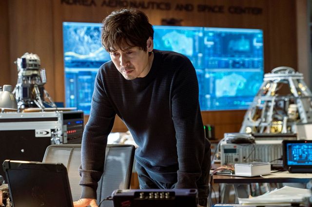 '김재국' 역 설경구 / 영화 〈더 문〉 스틸