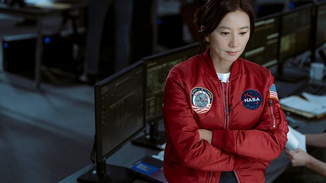 '윤문영' 역 김희애 / 영화 〈더 문〉 스틸