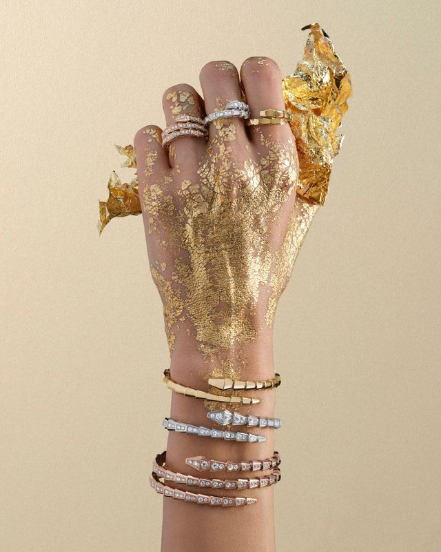 세르펜티 바이퍼 링과 바이퍼 브레이슬릿, 모두 BVLGARI 