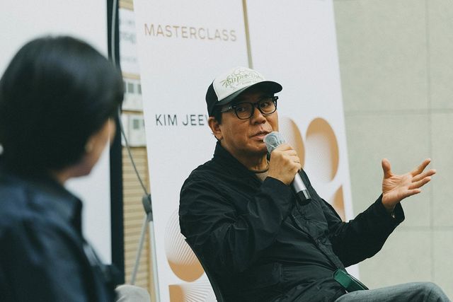 아시아영화아카데미 멘토링 세션에 참여한 영화감독 김지운. 