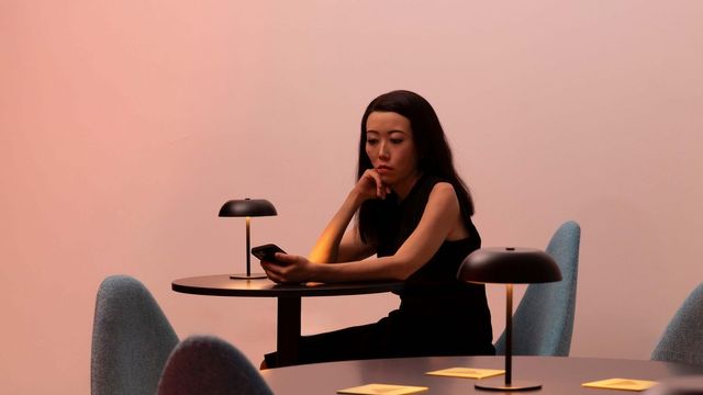 프라다 모드 런던 〈The Audience〉.