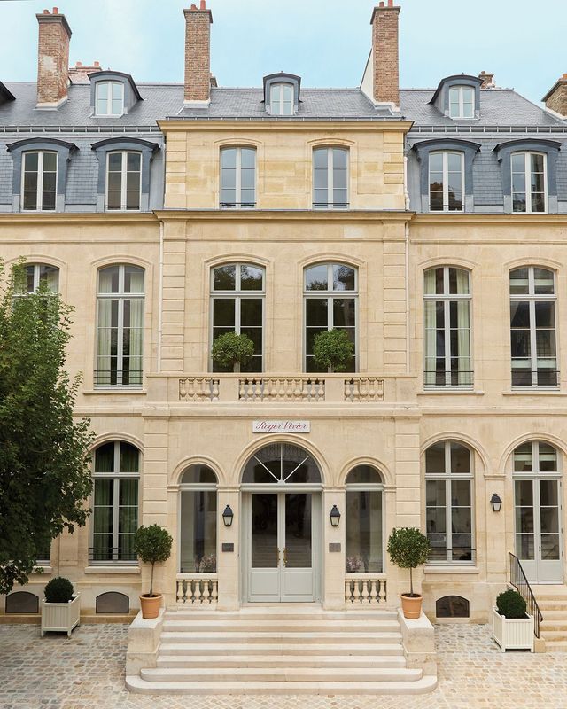 300년의 역사를 지닌 호텔 파티큘리에가 리노베이션을 거쳐 메종 비비에로 재탄생했다.