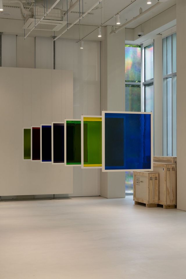 〈Meta PaintingㅡSeven Colors〉, 2025, Glass. Courtesy of Studio Kimsooja. Photo: Kyuho Shim