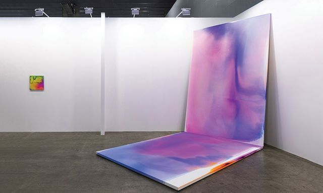 한국 갤러리 조현화랑이 도쿄 겐다이 2025 사토 메도우 섹션에서 선보인 김택상의 새로운 연작 〈Flow〉. Courtesy of the Artist and Johyun Gallery.