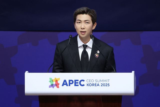 APEC CEO 서밋에서 기조연설하고 있는 BTS RM (출처: 게티 이미지)