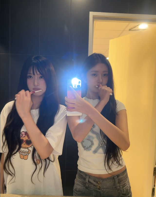 양치하고 있는 아이브 이서와 레이 / @reinyourheart