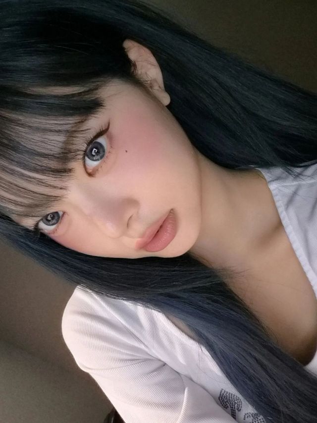 매력적인 헤어 컬러로 눈길을 사로잡는 홍은채 @hhh.e_c.v