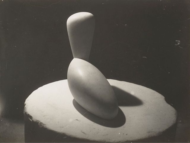 Constantin Brancusi, 〈Leda〉, 1921, Vintage silver gelatin print (CSBR 1031).